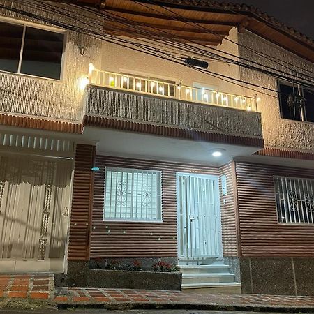 Gaston Coliving Hostel Medellin Bagian luar foto