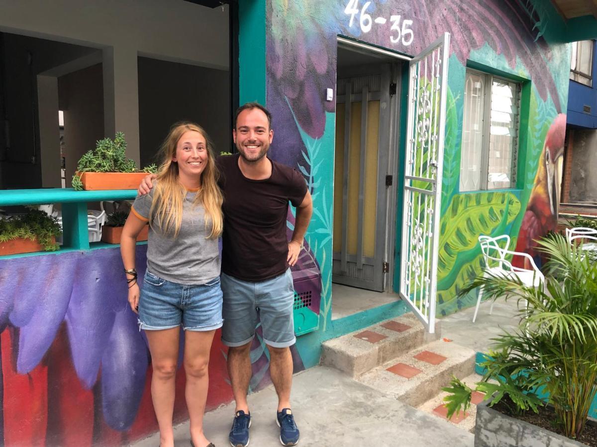 Gaston Coliving Hostel Medellin Bagian luar foto